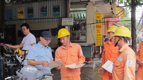 Khách hàng dùng nhiều điện “tá hỏa” với biểu giá bán lẻ mới
