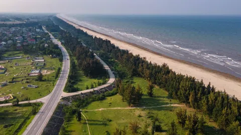 Cung đường ven biển đẹp như tranh vẽ tài xế nhất định trải nghiệm dịp 30/4