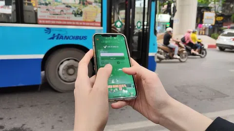 Đã phát hành gần 16.000 thẻ vé xe buýt "ảo"