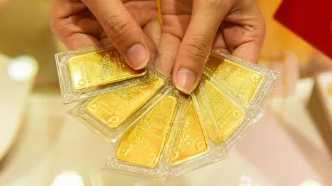 Có nên mua vàng khi giá giảm mạnh?
