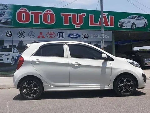 Xe thuê tự lái \"cháy hàng\", giá khét lẹt cận Tết, khách quyết mua xe cỏ đi tạm