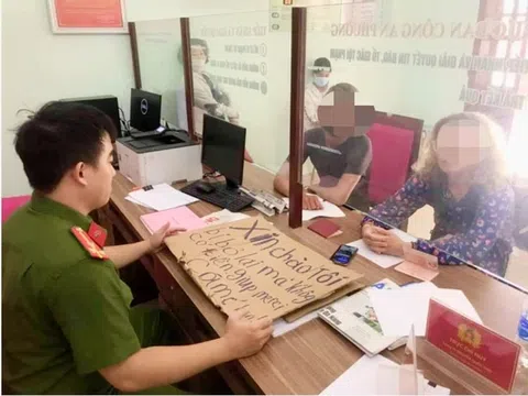 Lợi dụng lòng trắc ẩn của người Việt, hiện tượng du khách nước ngoài xin tiền biến tướng