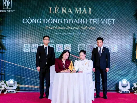 Công ty Cổ phần Truyền thông Viên Hoàng Gia ký kết đối tác truyền thông với Cộng đồng Doanh Trí Việt tại Lễ ra mắt