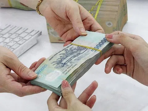 Khách trả nợ vay trước hạn cần làm gì nếu bị ngân hàng “làm khó”?