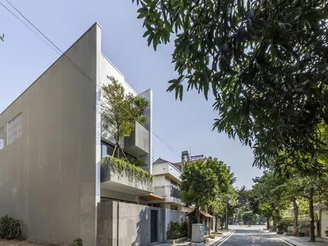 Ý tưởng nhà 3 tầng tránh nắng nhờ vườn cây xanh treo ngay mặt tiền
