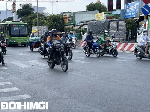 Người dân thành phố Hồ Chí Minh và muôn kiểu đối phó với đợt nắng nóng kỷ lục