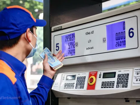 Giá xăng quay đầu giảm mạnh ngay ngày 29 Tết 