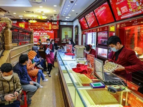 Giá vàng tăng mạnh, lại "nóng" tranh luận xung quanh "huy động vàng trong dân"