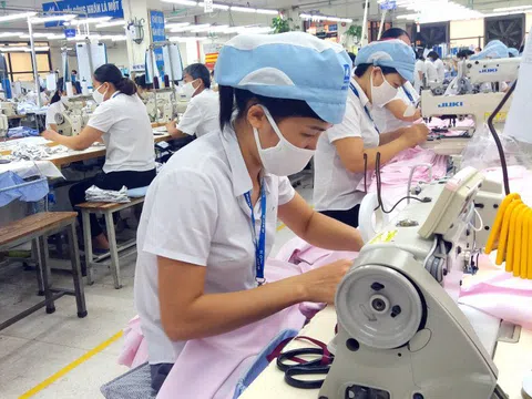 Người lao động có được tính lương cho những ngày nghỉ Tết dài hơn quy định?