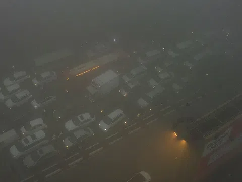 Hà Nội sương mù giăng kín, gần 20 chuyến bay phải chuyển hướng hoặc lùi giờ cất cánh